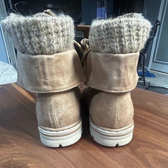 Cliffs by WHITE MOUNTAIN Tan Ankle Boots - Picture 2 of 6